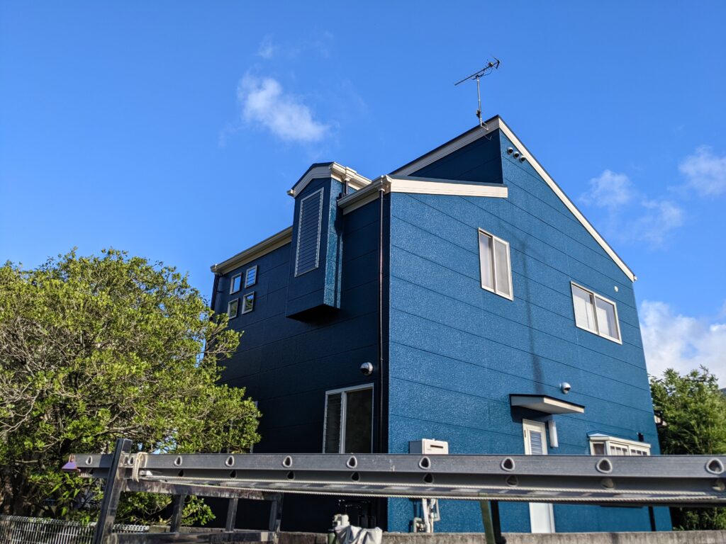 長崎市で外壁塗装評判のいい青色で塗り替え　H様邸