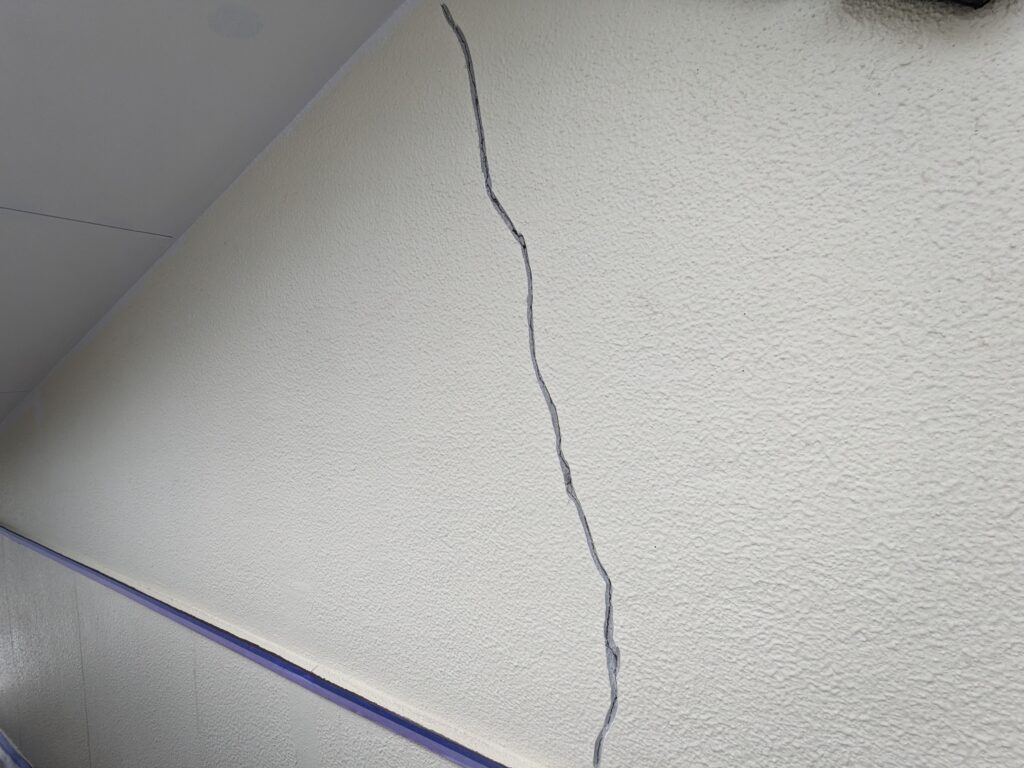 長崎市で外壁塗装　モルタル外壁ひび割れ補修方法
