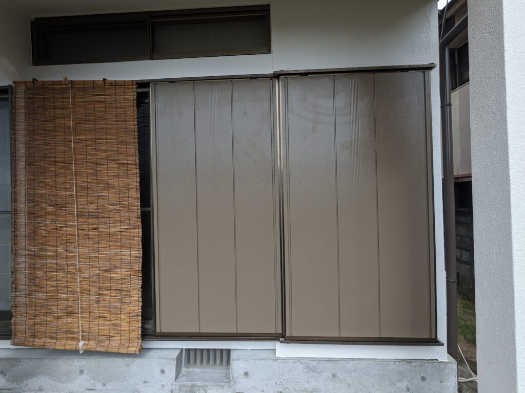 雨戸交換　「重い・動かない…そんな雨戸を快適に！」　長崎市