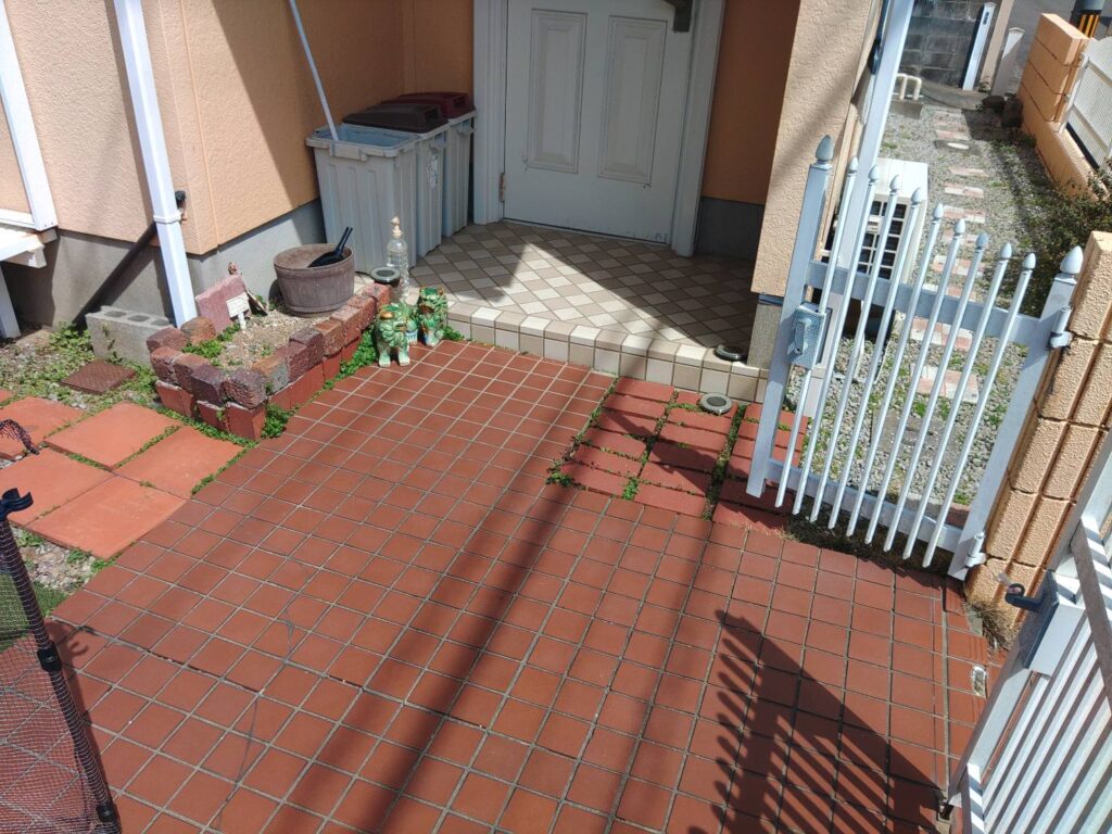 玄関先のタイル施工で印象一新｜おしゃれに彩る長崎市の外構リフォーム